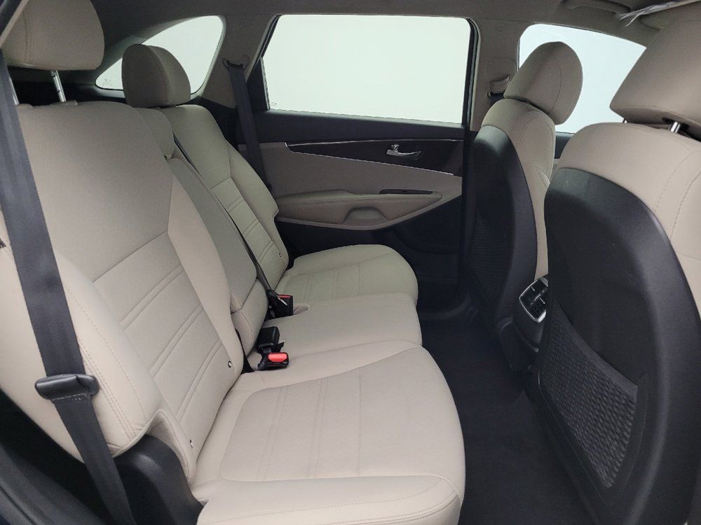 Used 2017 Kia Sorento FWD image 19