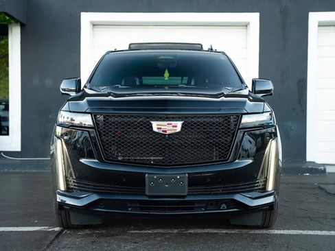 Used 2022 Cadillac Escalade ESV Sport Platinum AWD/4WD image 2