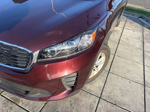 Used 2019 Kia Sorento LX image 2