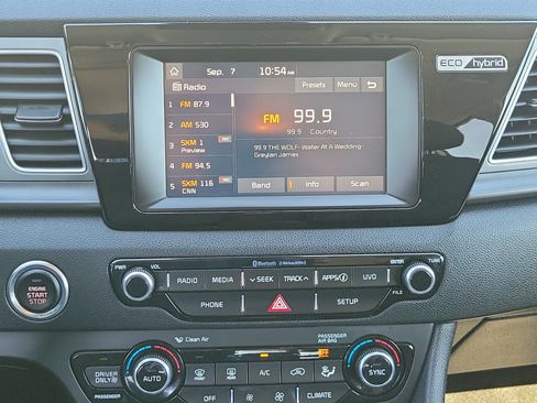 Used 2018 Kia Niro LX FWD image 25
