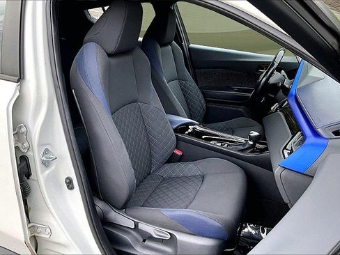 Used 2020 Toyota C-HR 4d SUV XLE image 7