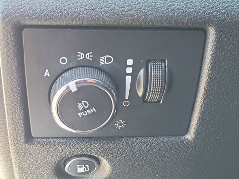 Used 2019 Jeep Grand Cherokee Limited w/ Luxury Group II RWD image 17