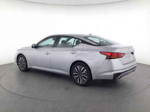 Used 2024 Nissan Altima 2.5 SV image 6