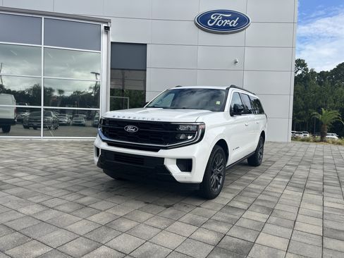 New 2027 Ford Expedition Max Platinum w/ Driver's Package RWD image 2