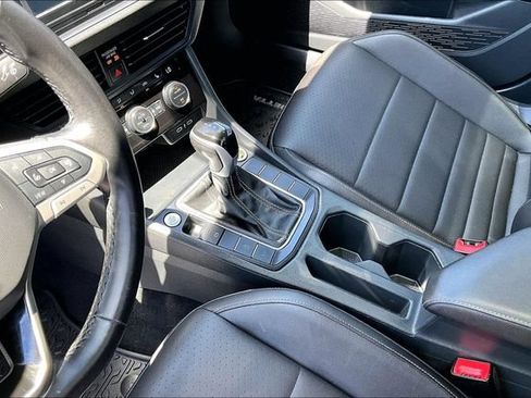 Used 2024 Volkswagen Jetta SE FWD image 17