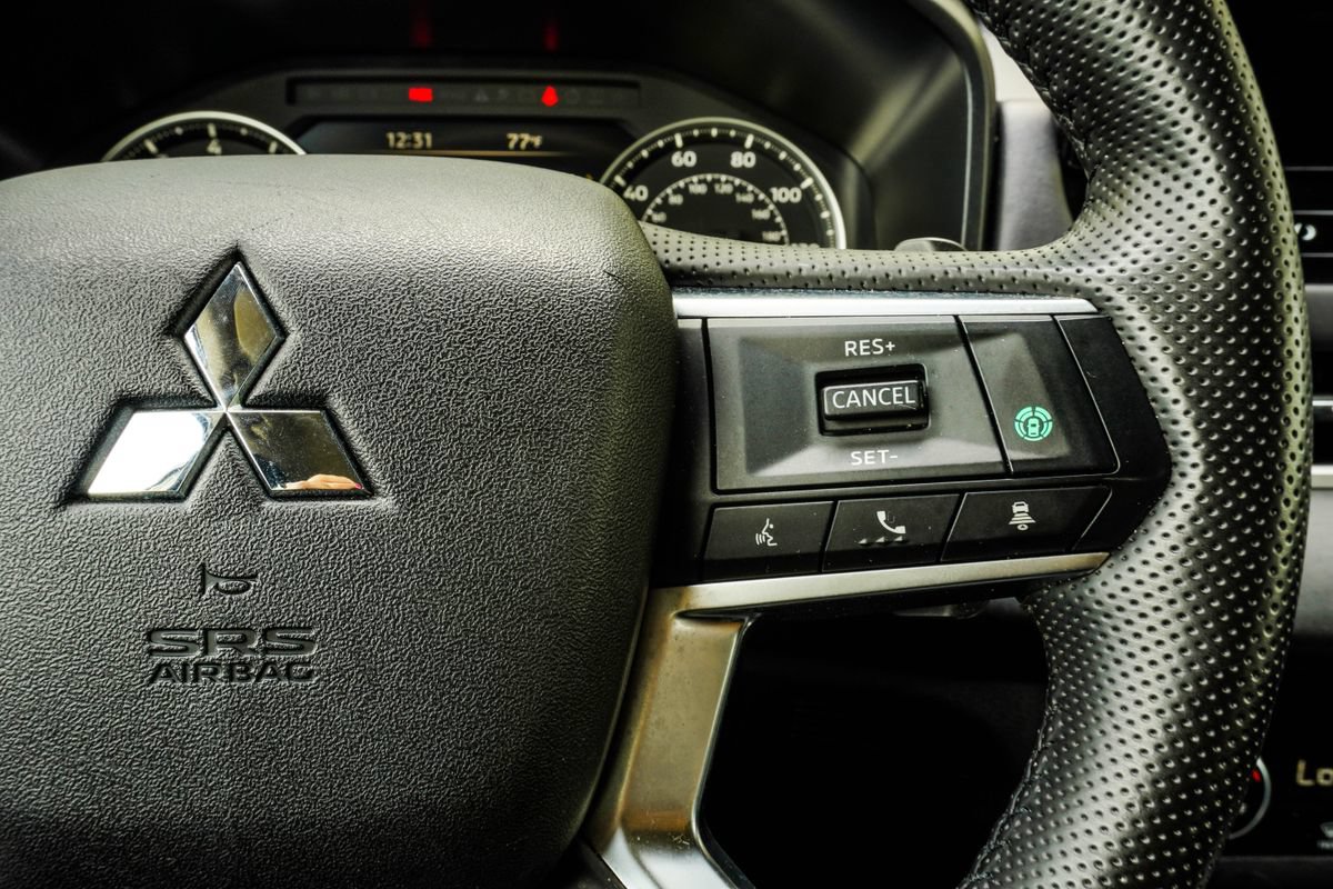 Used 2025 Mitsubishi Outlander SE AWD/4WD image 33