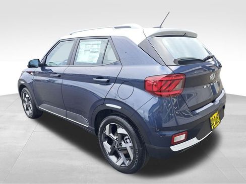 New 2026 Hyundai Venue SEL FWD image 3