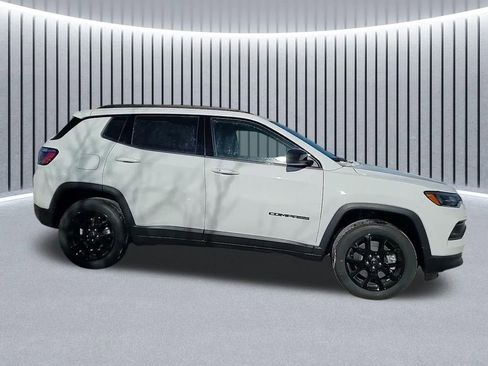 New 2026 Jeep Compass Latitude image 4