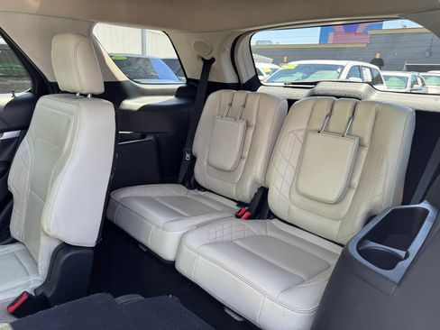 Used 2019 Ford Explorer Platinum AWD/4WD image 17