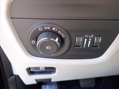 Used 2021 Jeep Grand Cherokee L Overland w/ Luxury Tech Group IV AWD/4WD image 19