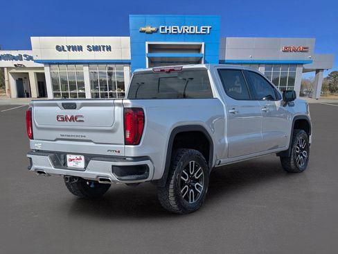 Used 2022 GMC Sierra 1500 AT4 w/ Technology Package image 8