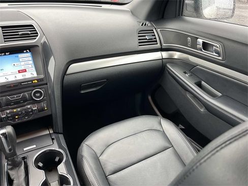 Used 2018 Ford Explorer XLT w/ Equipment Group 202A image 15