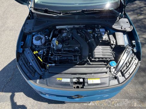 Used 2025 Volkswagen Jetta SE FWD image 31