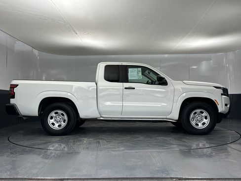 Used 2023 Nissan Frontier S image 2