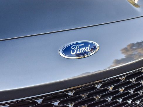 Used 2022 Ford Escape SE w/ Cold Weather Package image 8