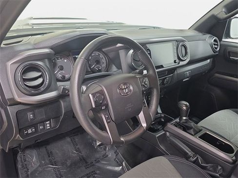Used 2022 Toyota Tacoma TRD Sport image 16