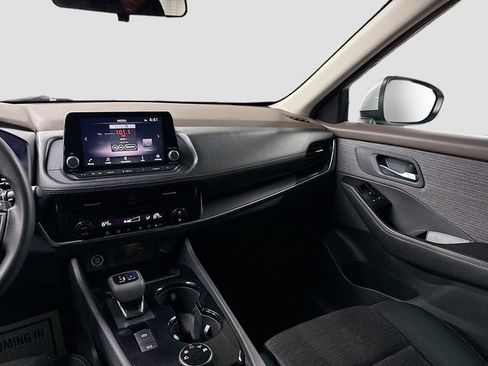 Used 2021 Nissan Rogue SV image 21