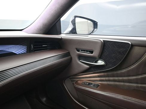 Used 2018 Lexus LS 500 w/ Interior Upgrade Package RWD image 9