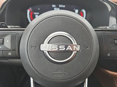 Used 2024 Nissan Pathfinder Platinum FWD image 5