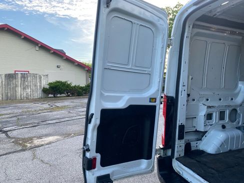 Used 2019 Ford Transit 350 130 Medium Roof RWD image 17