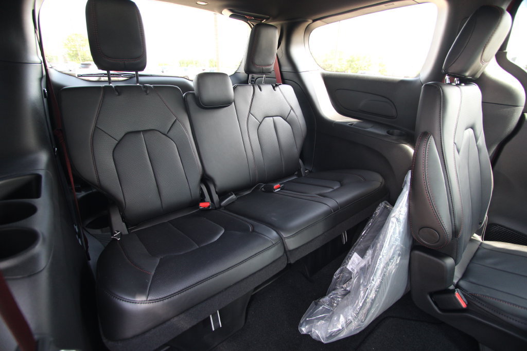 New 2027 Chrysler Pacifica Select AWD/4WD image 10