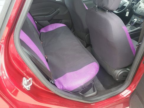 Used 2016 Ford Focus SE w/ SE Sport Package FWD image 7