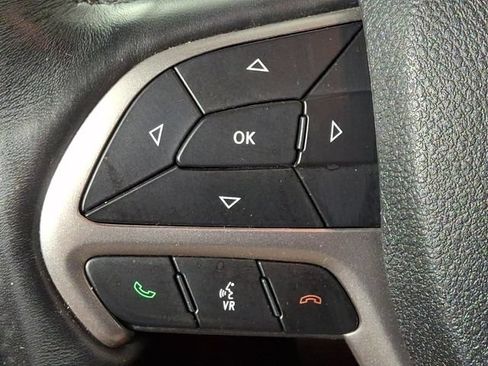 Used 2018 Jeep Grand Cherokee Altitude AWD/4WD image 22