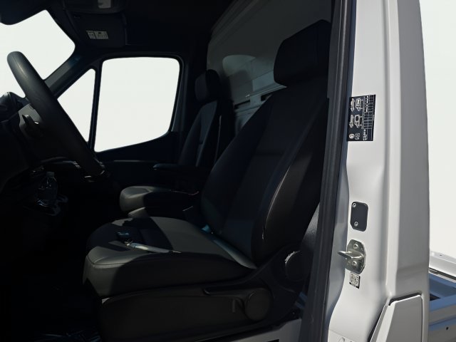 Used 2023 Mercedes-Benz Sprinter 3500 image 9