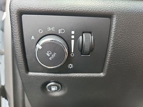 Used 2021 Jeep Grand Cherokee Laredo X image 19