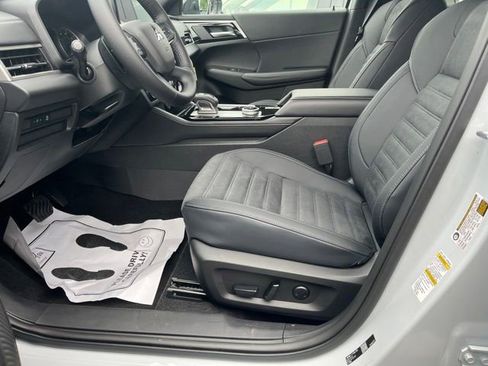 New 2026 Mitsubishi Outlander LE FWD image 13