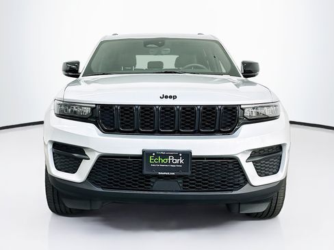 Used 2023 Jeep Grand Cherokee Altitude AWD/4WD image 2