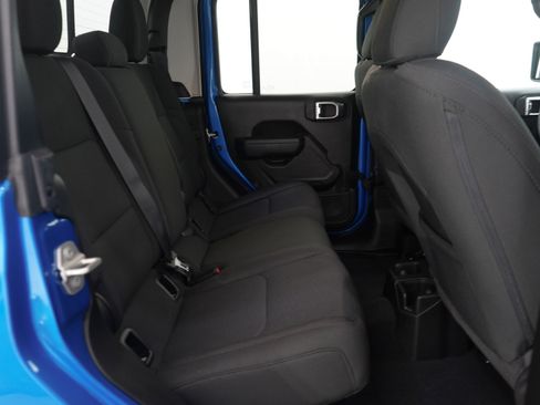 Used 2023 Jeep Gladiator Sport image 13