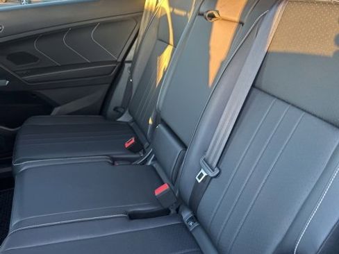 Used 2022 Volkswagen Tiguan SE image 23