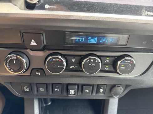 Used 2021 Toyota Tacoma TRD Off-Road w/ Technology Package AWD/4WD image 19