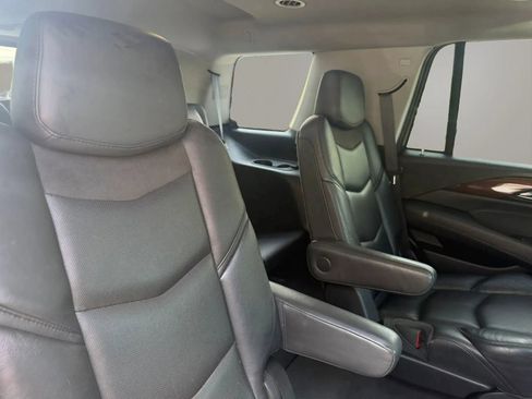 Used 2019 Cadillac Escalade Luxury AWD/4WD image 51