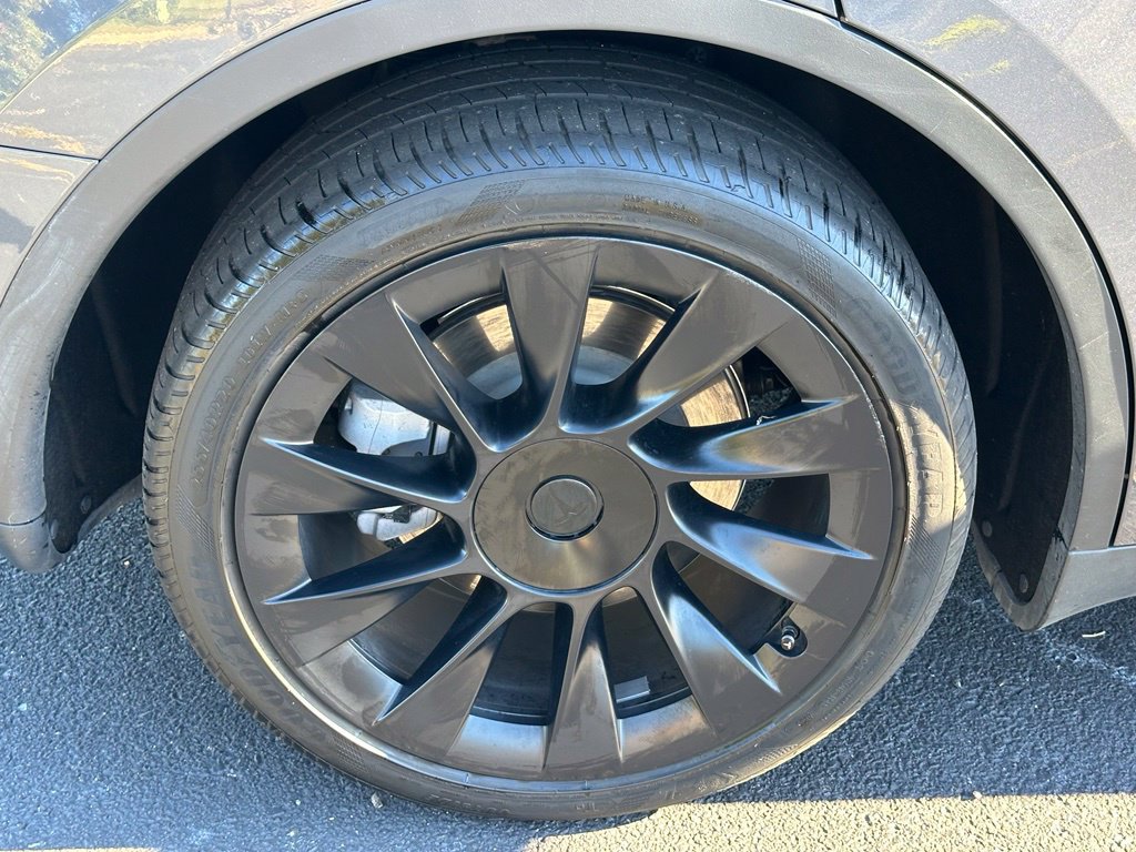 Used 2023 Tesla Model Y 2WD image 31