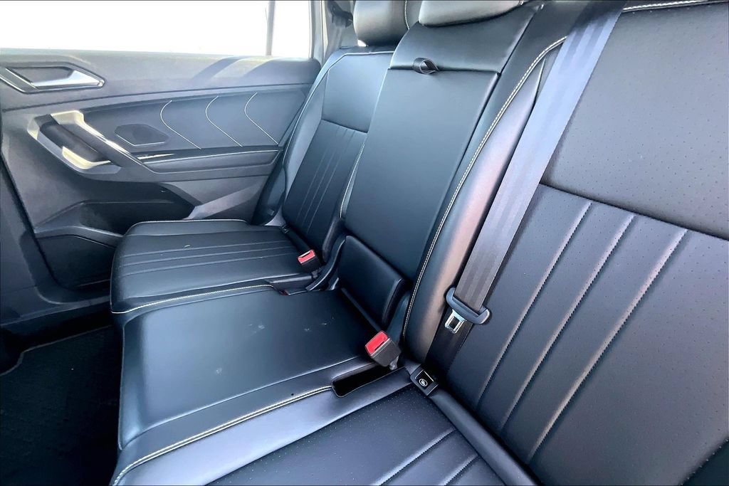 Used 2024 Volkswagen Tiguan SE R-Line FWD image 24
