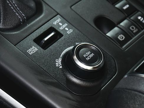 Used 2024 Toyota Highlander XSE AWD/4WD image 40