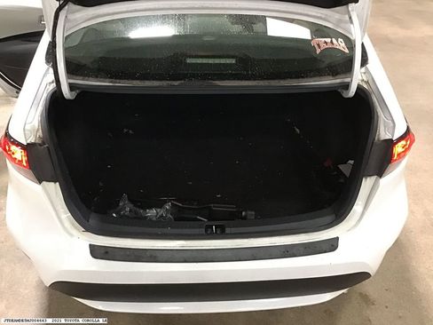 Used 2021 Toyota Corolla LE image 14