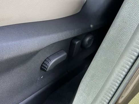 New 2025 Subaru Ascent Limited image 8