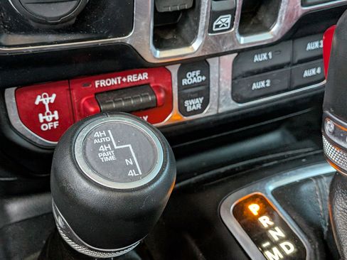 Used 2024 Jeep Wrangler Unlimited Rubicon 392 image 32