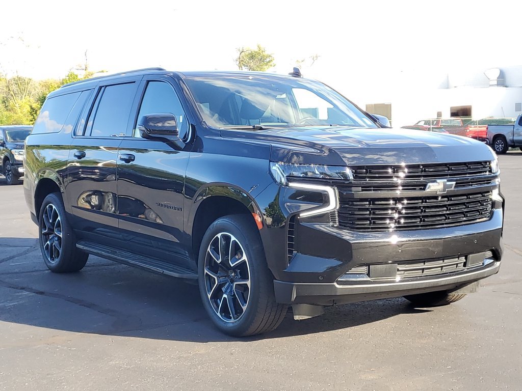 Certified 2023 Chevrolet Suburban RST w/ Luxury Package AWD/4WD image 2