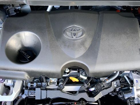 Used 2025 Toyota Sienna XSE w/ XSE Plus Package image 39