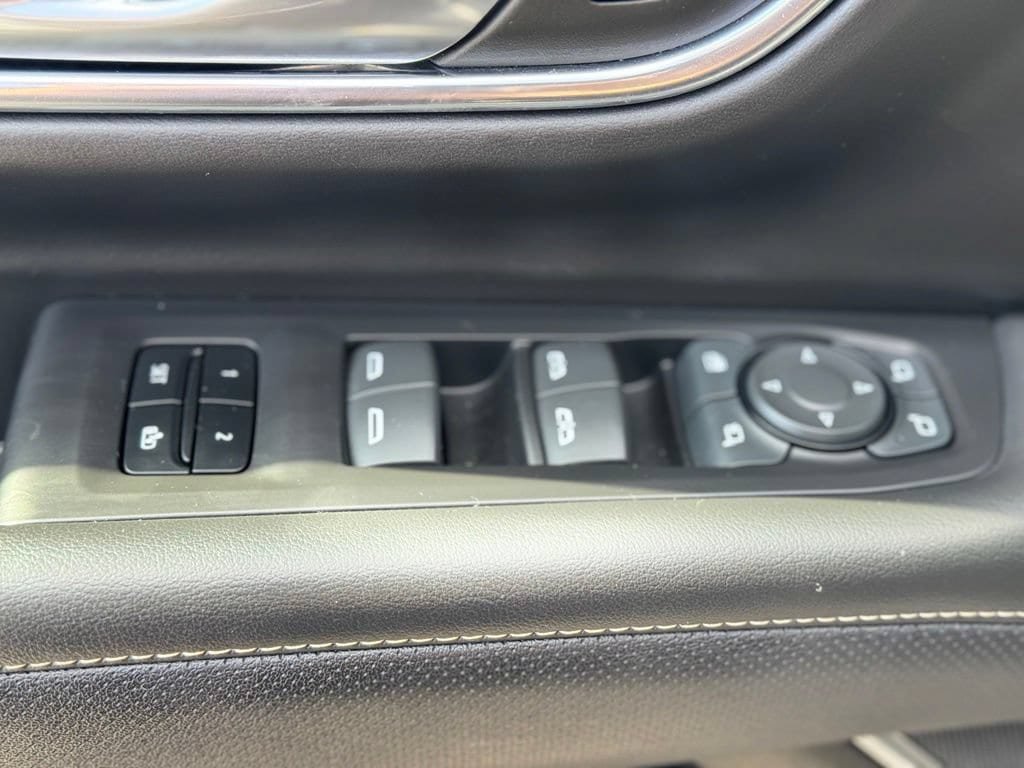 Used 2024 GMC Yukon SLT w/ SLT Luxury Package AWD/4WD image 23