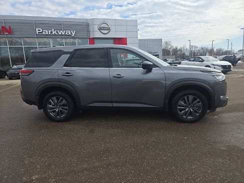 Certified 2024 Nissan Pathfinder S image 9