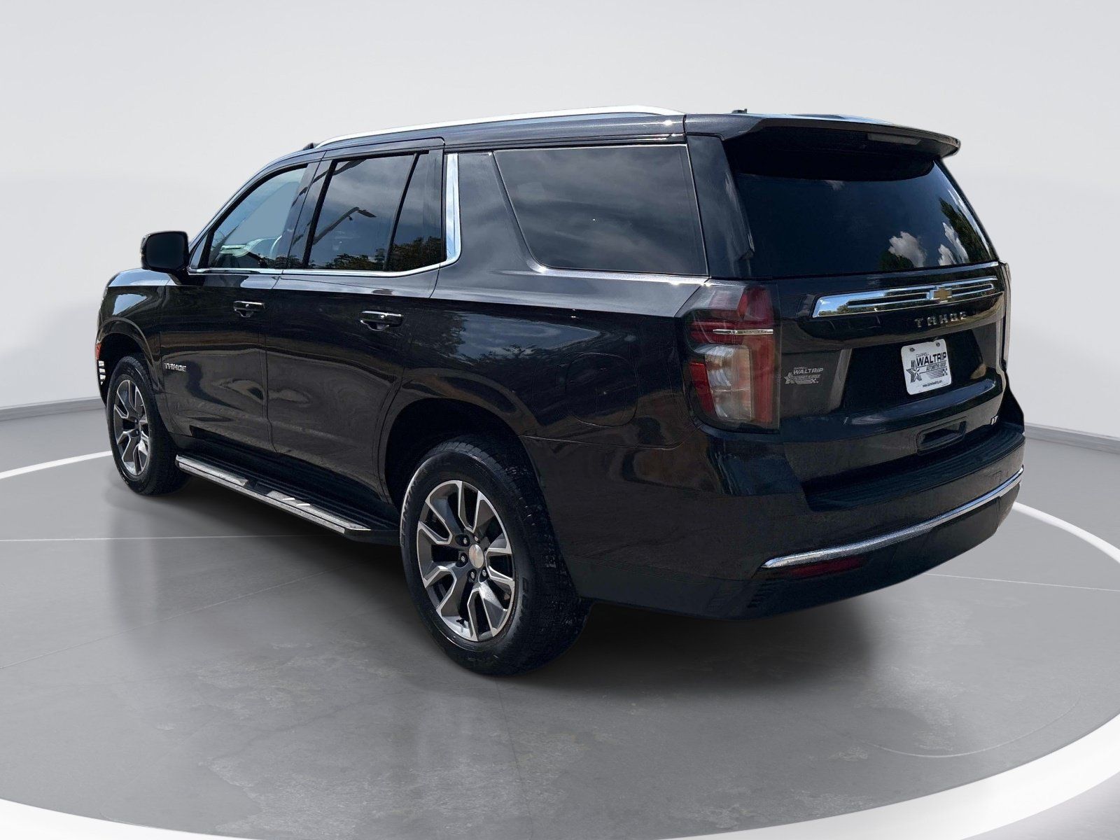 Used 2024 Chevrolet Tahoe LT w/ Luxury Package RWD image 6