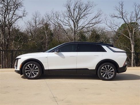 New 2024 Cadillac Lyriq Sport image 4