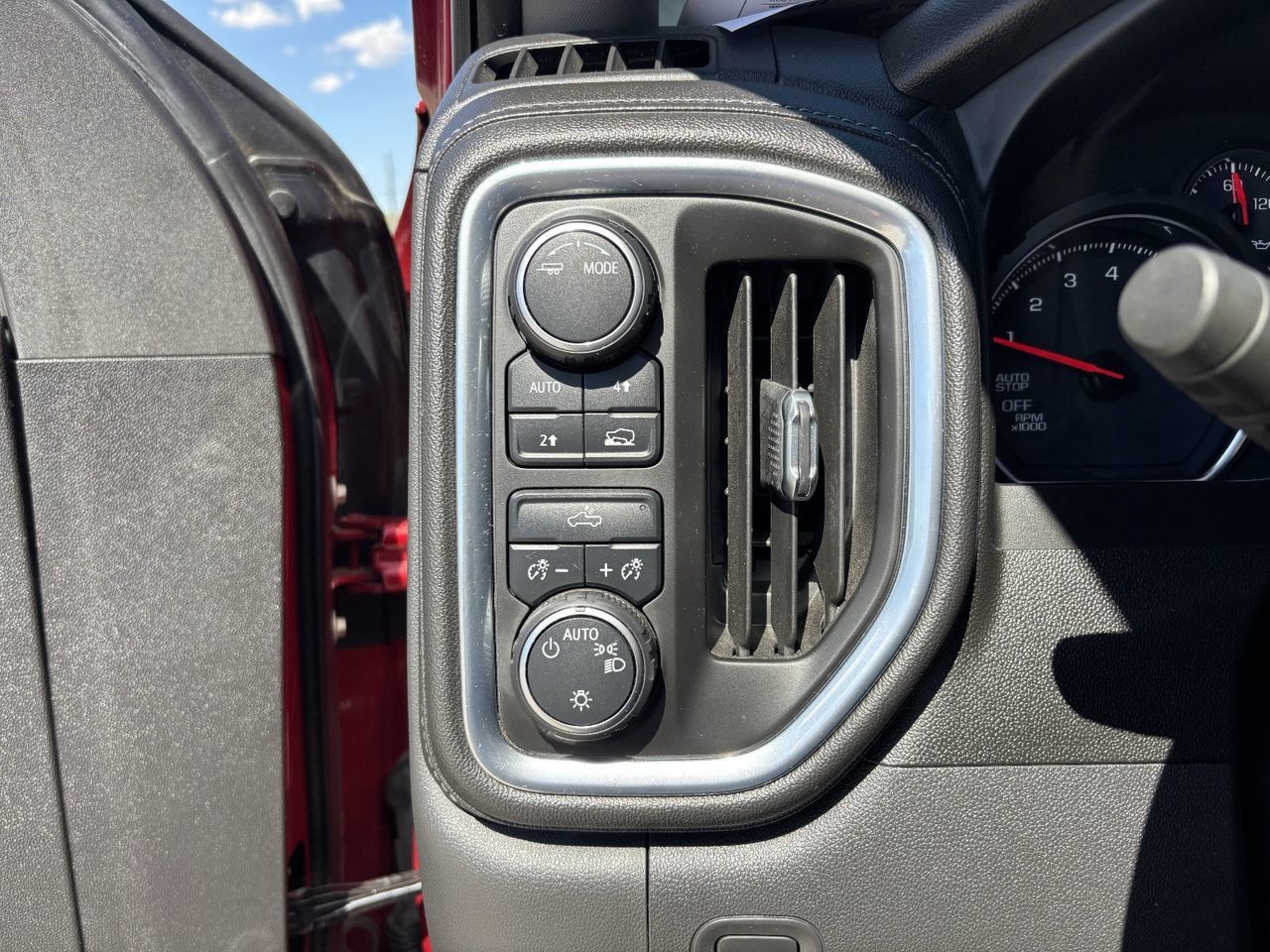 Used 2021 Chevrolet Silverado 1500 LT w/ Bed Protection Package AWD/4WD image 30