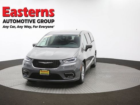 Used 2023 Chrysler Pacifica Touring-L FWD image 56
