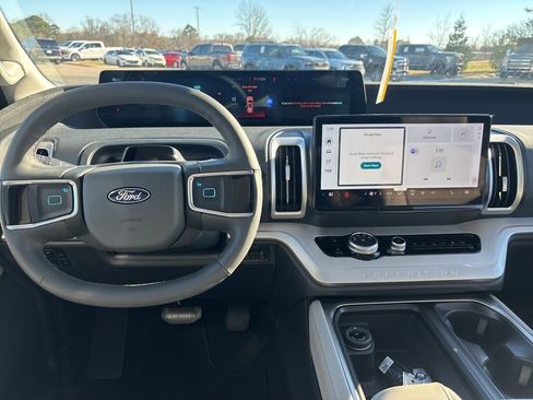 New 2026 Ford Expedition Active image 20